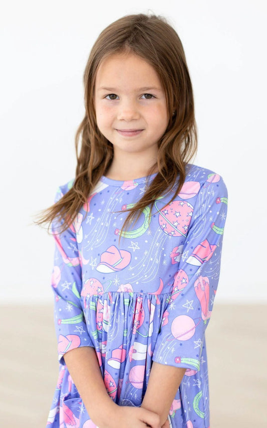 https://tinybuttzchildrensboutique.com/cdn/shop/files/neonmoon.jpg?v=1692764461&width=533